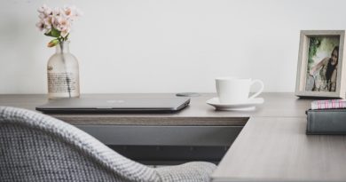 Bureau d'angle avec rangement