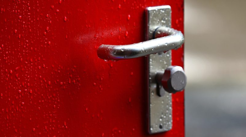 Guide pratique pour remplacer facilement la serrure de votre porte