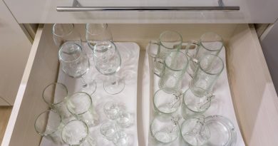 Rangement de verre dans un tiroir pour optimiser l'espace