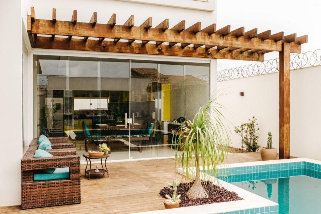 Décorer une terrasse provençale pour un style authentique